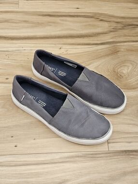 TOMS Womens Parkers Dusty Gray Textured Slip-On Flats Shoes Size 8.5